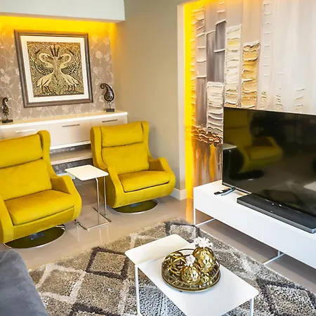 Apartment Downtown Oasis - Spacious Modern 3-br Flat Near Beachpark