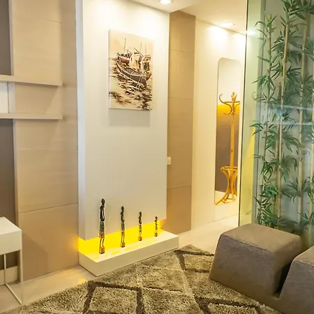 Apartment Downtown Oasis - Spacious Modern 3-br Flat Near Beachpark