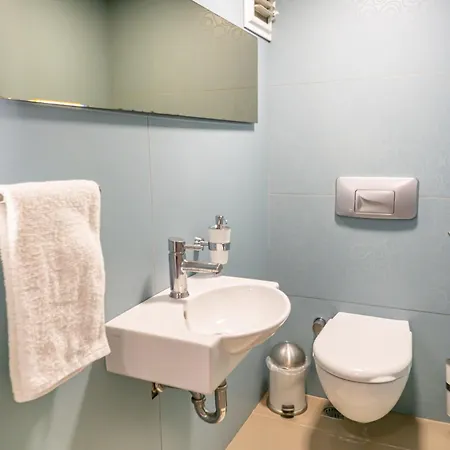 Apartment Downtown Oasis - Spacious Modern 3-br Flat Near Beachpark Antalya