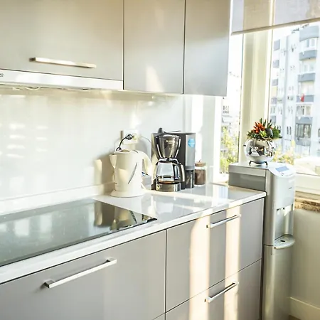 Apartment Downtown Oasis - Spacious Modern 3-br Flat Near Beachpark *