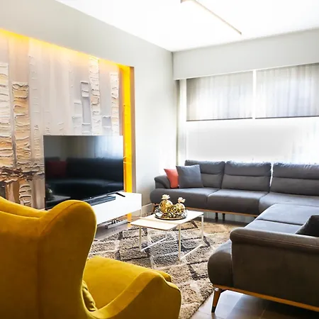 Downtown Oasis - Spacious Modern 3-br Flat Near Beachpark *