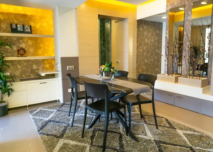 Downtown Oasis - Spacious Modern 3-br Flat Near Beachpark Apartamento Antalya