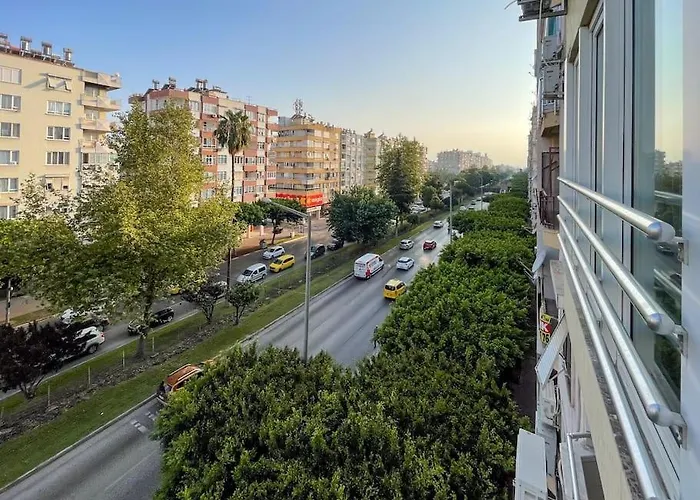 Downtown Oasis - Spacious Modern 3-br Flat Near Beachpark Apartamento
