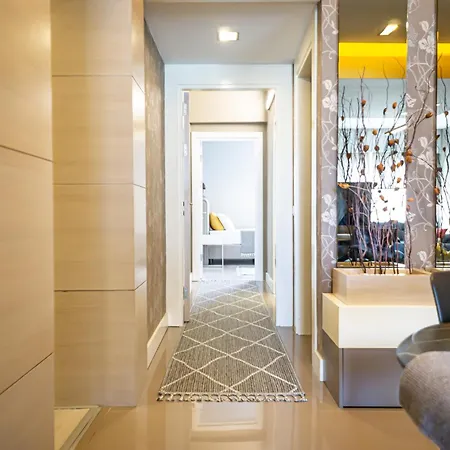 Downtown Oasis - Spacious Modern 3-br Flat Near Beachpark أنطاليا