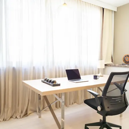 Downtown Oasis - Spacious Modern 3-br Flat Near Beachpark