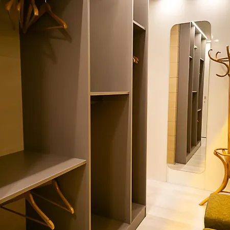 Downtown Oasis - Spacious Modern 3-br Flat Near Beachpark