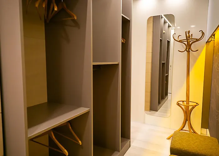 Downtown Oasis - Spacious Modern 3-br Flat Near Beachpark