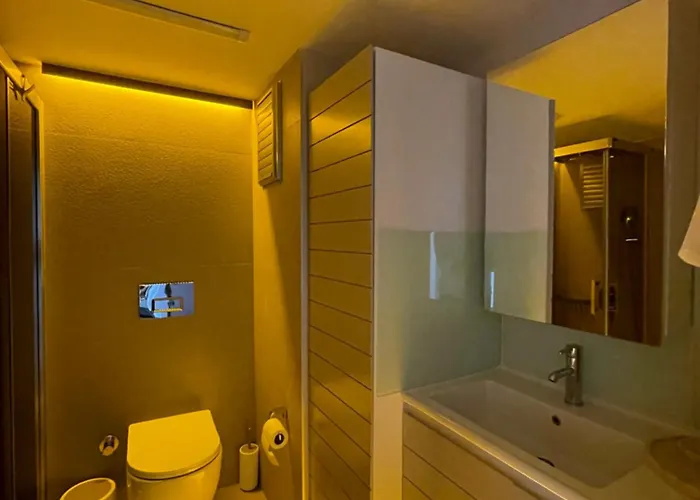 Downtown Oasis - Spacious Modern 3-br Flat Near Beachpark Appartamento Antalia