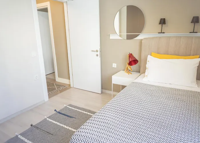 Downtown Oasis - Spacious Modern 3-br Flat Near Beachpark