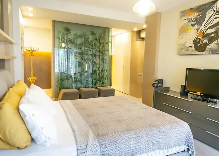 Downtown Oasis - Spacious Modern 3-br Flat Near Beachpark Antalia