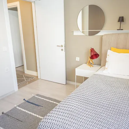 Downtown Oasis - Spacious Modern 3-br Flat Near Beachpark