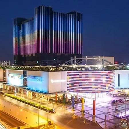 Downtown Oasis - Spacious Modern 3-br Flat Near Beachpark *