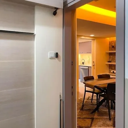 Downtown Oasis - Spacious Modern 3-br Flat Near Beachpark *