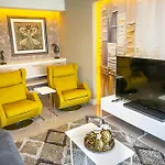 Daire Downtown Oasis - Spacious Modern 3-br Flat Near Beachpark