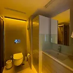 Downtown Oasis - Spacious Modern 3-br Flat Near Beachpark Daire Antalya