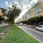 Downtown Oasis - Spacious Modern 3-br Flat Near Beachpark Daire *