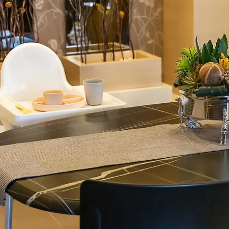 Downtown Oasis - Spacious Modern 3-br Flat Near Beachpark *