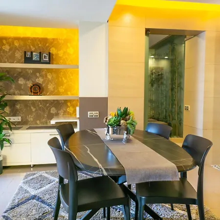 Downtown Oasis - Spacious Modern 3-br Flat Near Beachpark Apartment Antalya