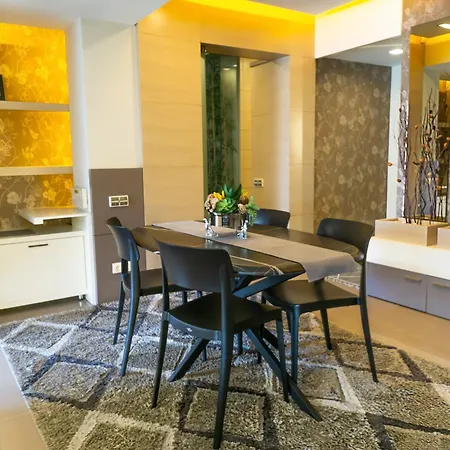 Downtown Oasis - Spacious Modern 3-br Flat Near Beachpark Apartment Antalya