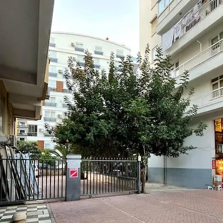Apartment Downtown Oasis - Spacious Modern 3-br Flat Near Beachpark *
